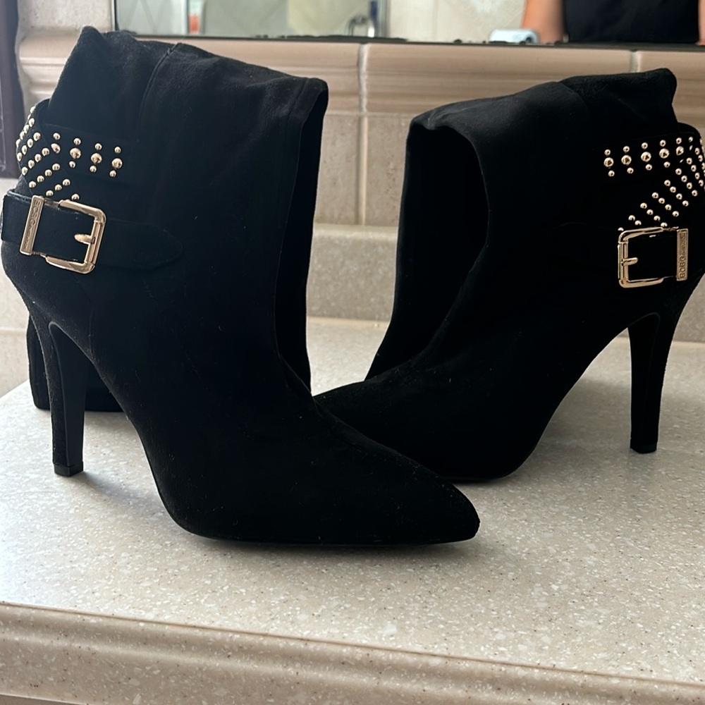 BCBG Tall Suede boots. 3.5-4” heel. Only worn once.